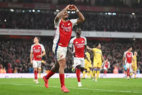 بعد غياب 332 يومًا.. جيسوس يعود لإنقاذ هجوم أرسنال أمام كلوب بروج